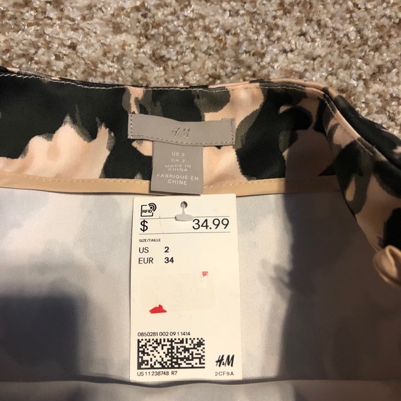 H&M High Waisted Skirt - Picture 2 of 3